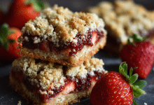 Strawberry Crumb Bars with Oat Topping – A Sweet Little Memory from My Cretan Kitchen