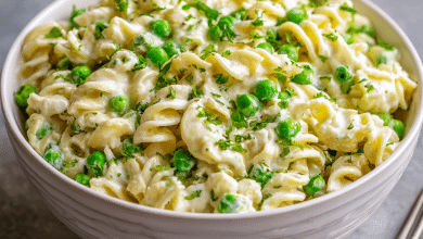 Classic Creamy Pasta Salad with Peas and Cheese – The Comfort Bowl I Always Make for Family Gatherings